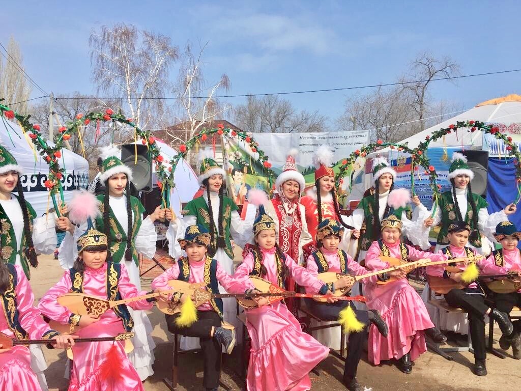 Какого числа празднуют наурыз. Национальный праздник Наурыз в Казахстане. С праздником Наурыз. С праздником весны Наурыз. Навруз праздник весны.